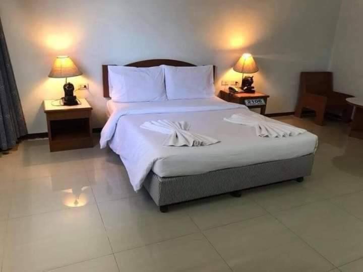 Vatchara Northgate Hotel 那空沙旺 外观 照片
