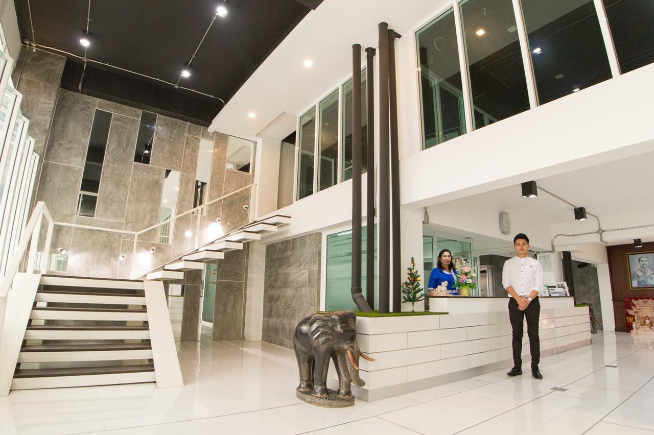 Vatchara Northgate Hotel 那空沙旺 外观 照片
